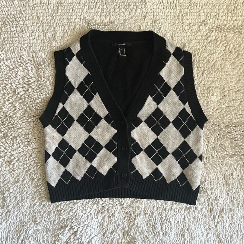 Forever 21 Black and White Argyle V-Neck Sweater Vest